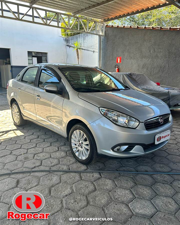 Fiat Grand Siena 1.6 Essence 2014/2015 à venda em Pará de Minas