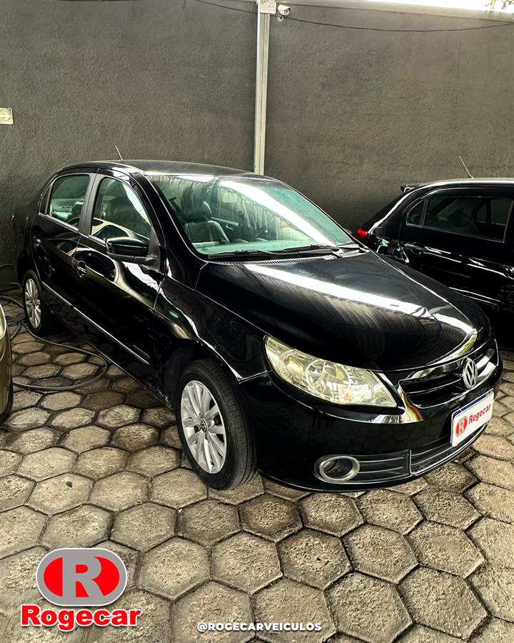 Volkswagen Voyage seminovo no pátio da Rogecar